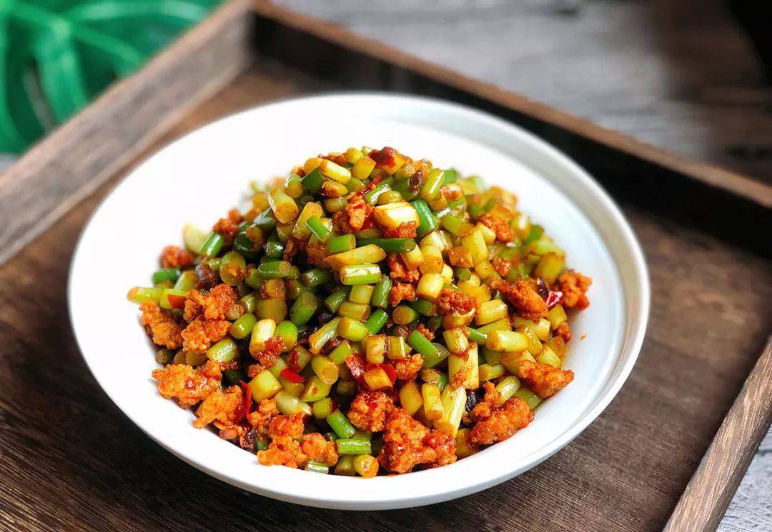 图片[2]-【蒜台炒肉末】做法步骤图 鲜嫩爽口 常吃身体棒-起舞食谱网