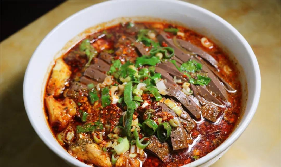 【羊血烧莴笋】做法步骤图 美味下饭 一大盘不够吃-起舞食谱网