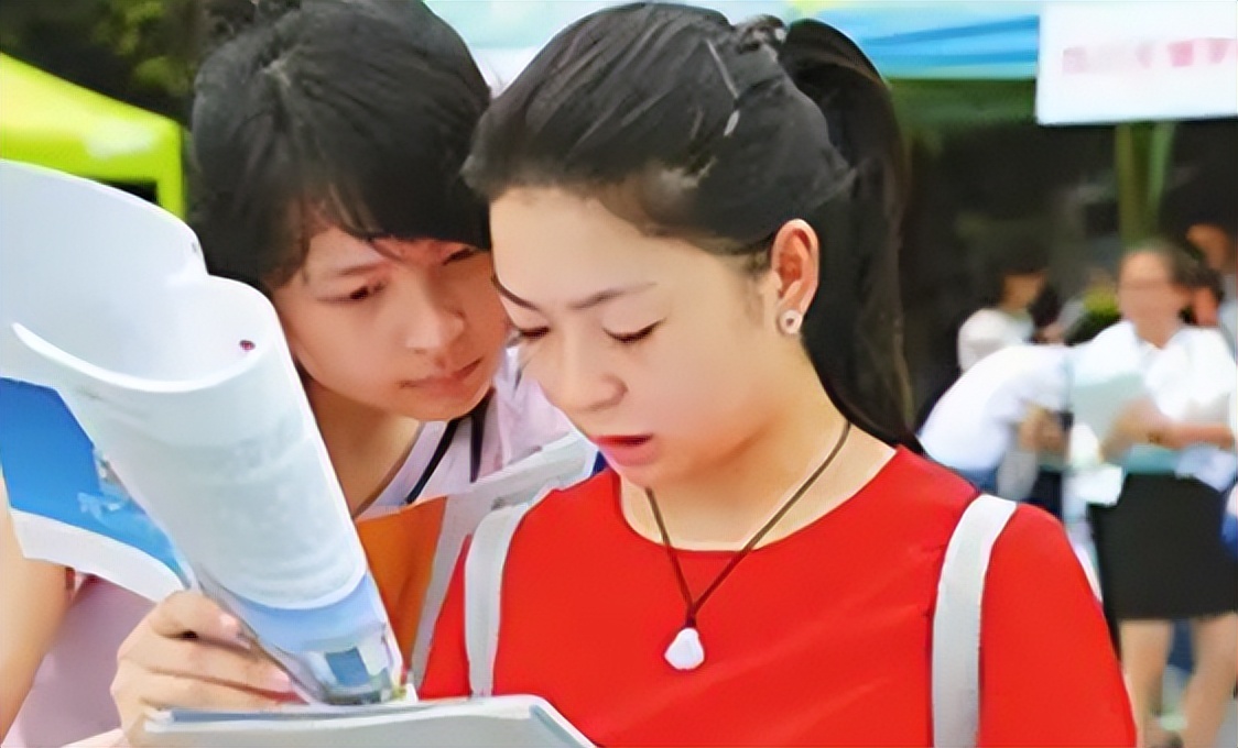 中考和高考当天，父母该不该“全程陪考”？大四学姐说出实话