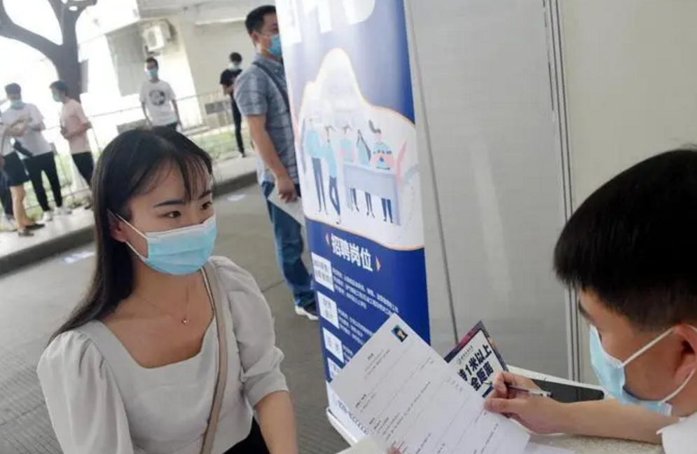 应届生要擦亮双眼，“三方协议”别轻易签，以免错失更多好机会