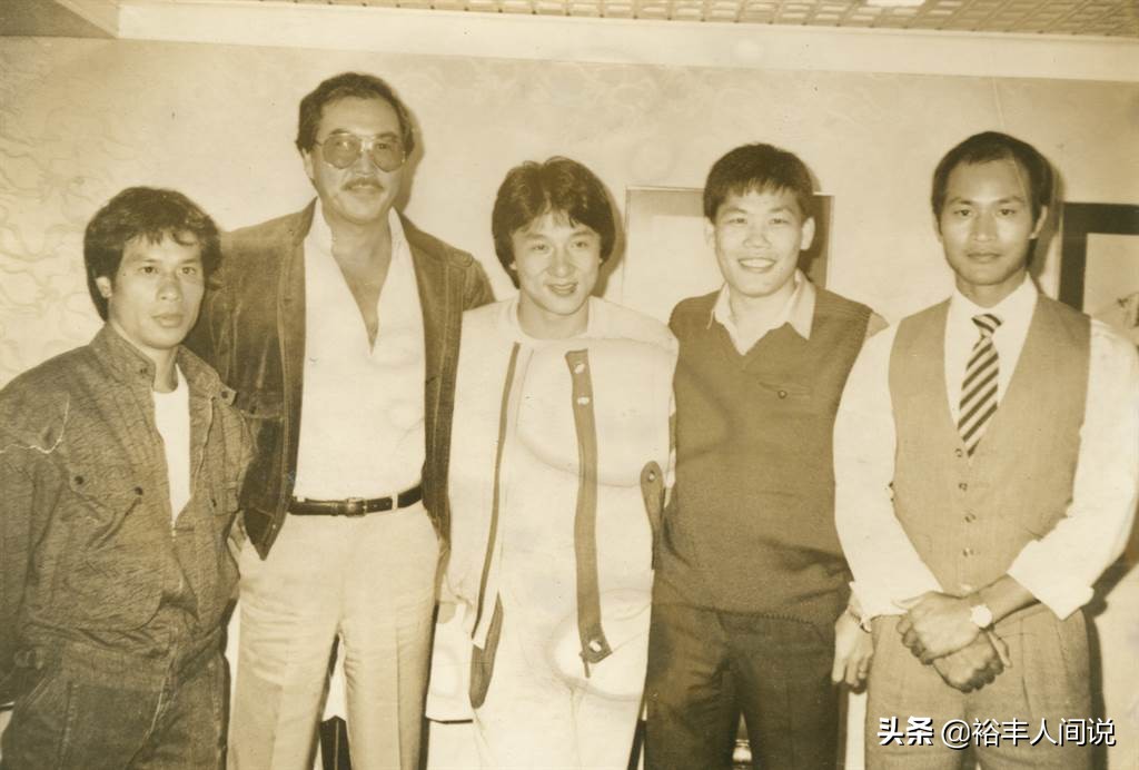 70岁武打巨星狄威罕露面！两鬓斑白仍显精神，曾一拳打断成龙鼻梁