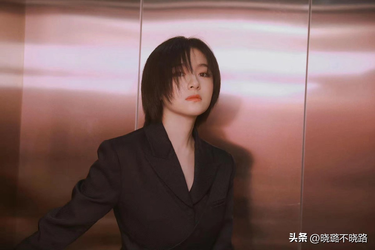 胖臉適合什么發型（方、圓臉的女生，放棄你的長發吧！試試這3種短發，洋氣還顯臉小）