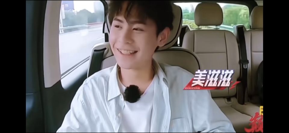 恋与偶像第二季在线观看(不是恋综也有cp磕？笨蛋美女和年下奶狗，尹浩宇孟子义甜疯了？)