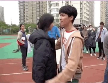 陈晓爬土堆，胡歌划旱船，黄圣依蛇出洞，那些幕后让我笑到肚痛