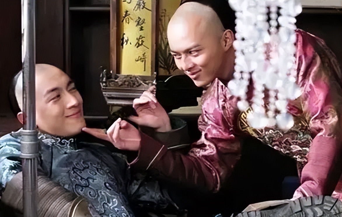 经典剧集的“边角料”，八戒骑摩托、妃子玩手机，谢谢，有被笑到