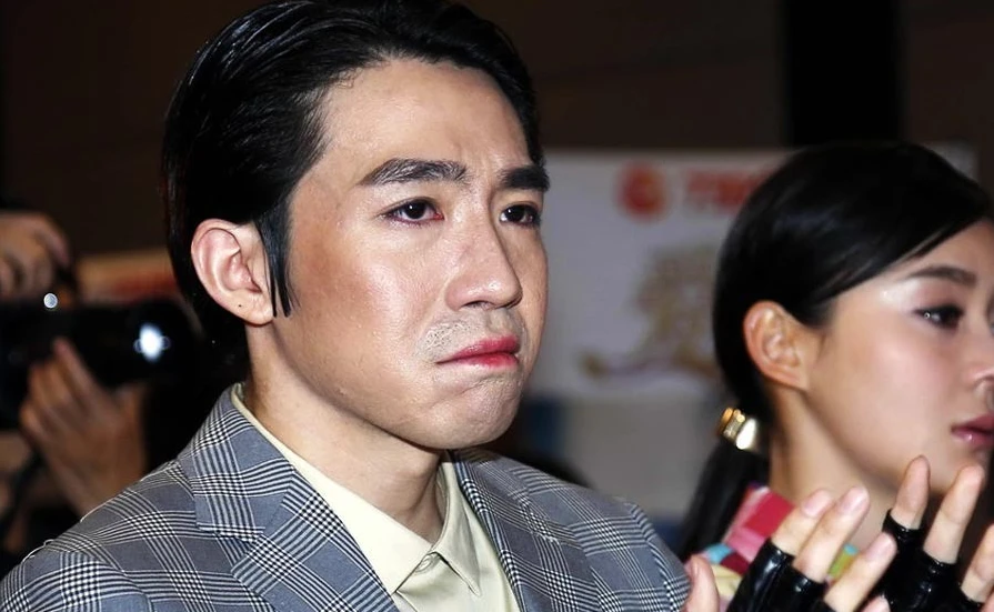 俞灏明:事业巅峰时被烧伤毁容,两年后他涅槃重生,做实力派演员