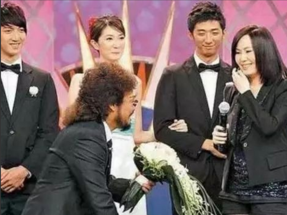 “综艺祖师”张菲：上节目被称小丑，70岁不再婚，风光背后有泪水