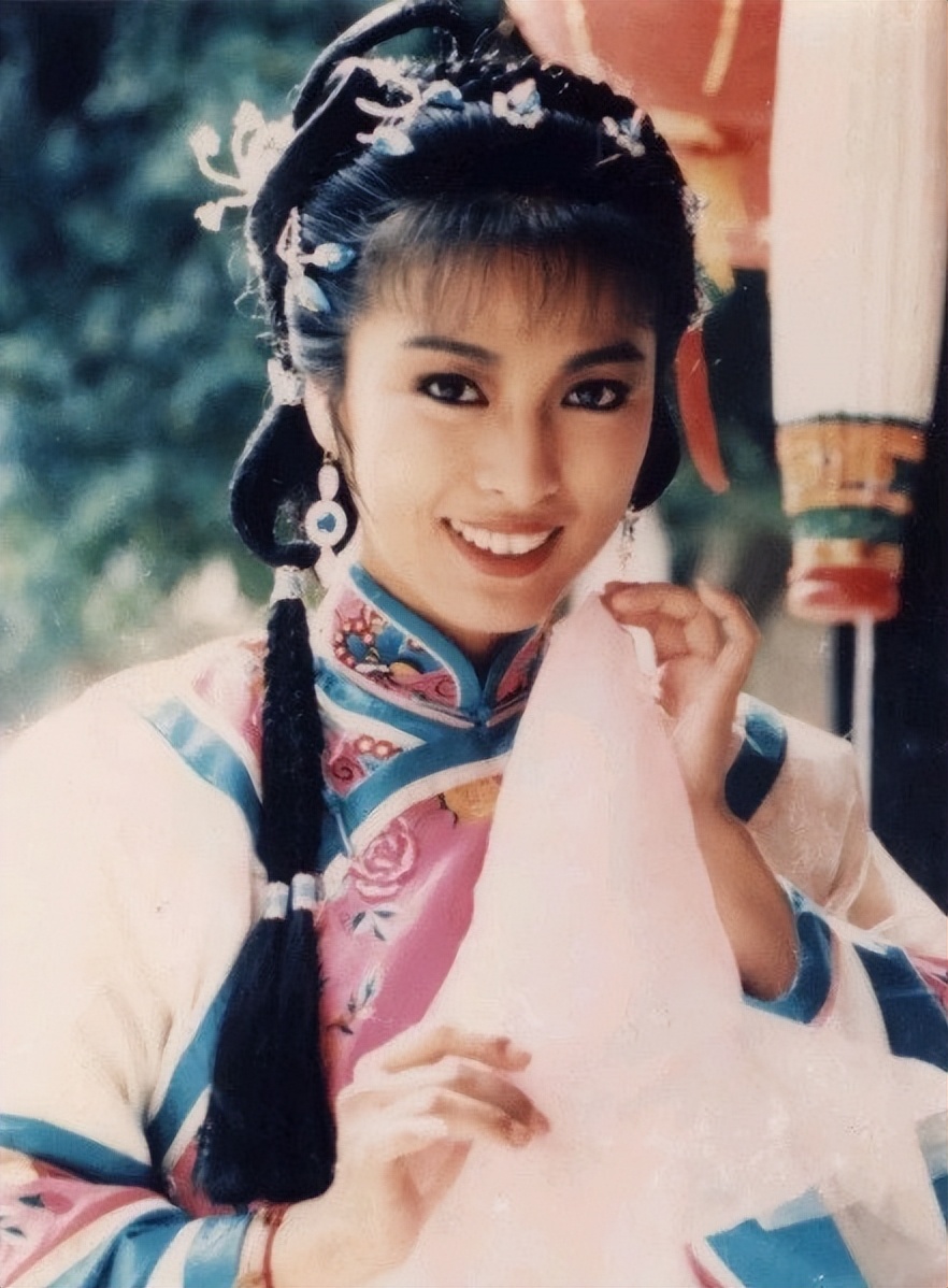 米雪早期电视剧(米雪:第一部金庸剧女主角,被成龙追求8年,却用半生为