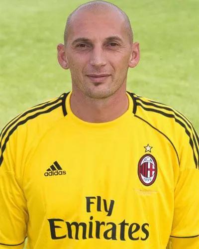 2006年世界杯球员出生证明（出生于1977年的足球明星：6个世界杯冠军成员）