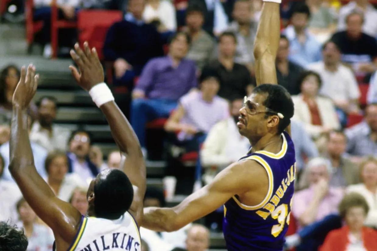 肖恩坎普uda（美媒重排NBA历史上个人犯规最多的20名球员，现役一人入选）