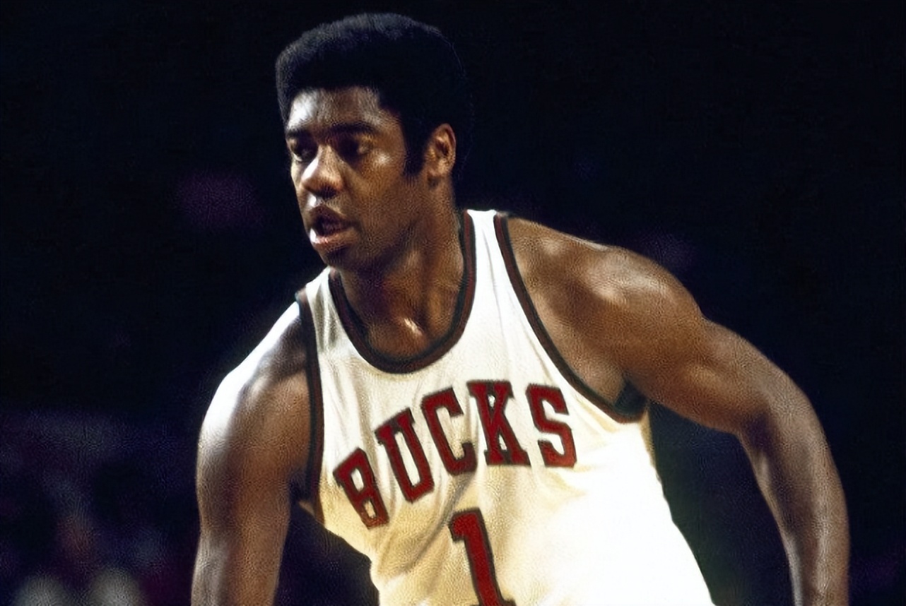 歷史上的大個控衛（重排NBA歷史5大控衛，保羅落選 納什墊底 庫里屈居第2）