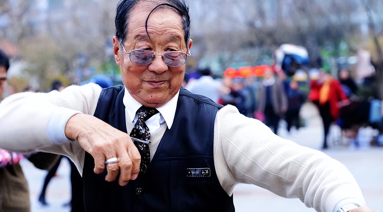 75岁大爷说出睿智做法