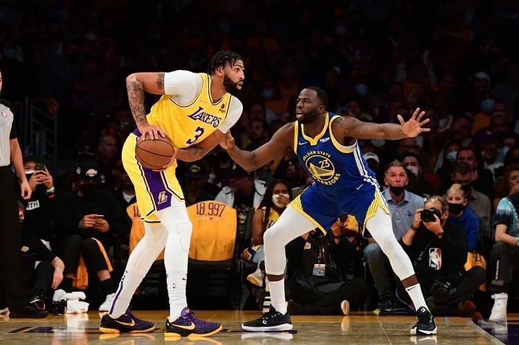 為什么nba中鋒移動那么快（被淘汰，被鄙視！論傳統中鋒在現代籃球里的重要性）