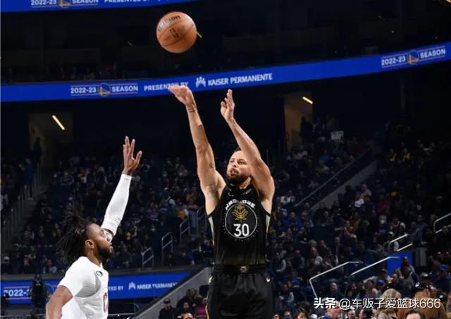 勇士骑士直播NBA（连场40+库里最后时刻连拿8分逆转锁胜局勇士106-101战胜骑士）-趣拿体育