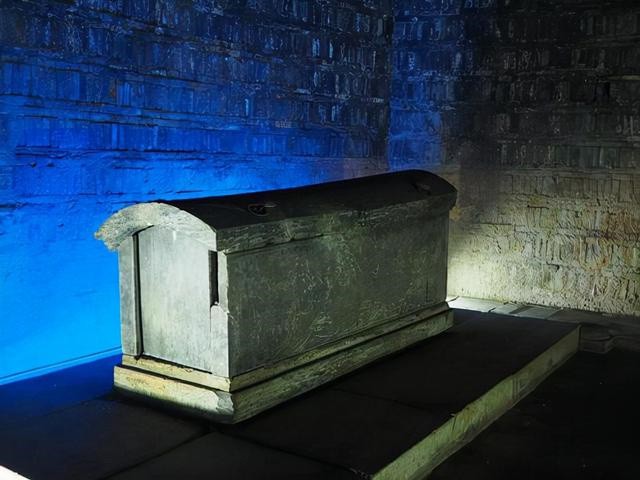 人在棺材腐烂过程图片(人在棺材腐烂过程图片搞笑)