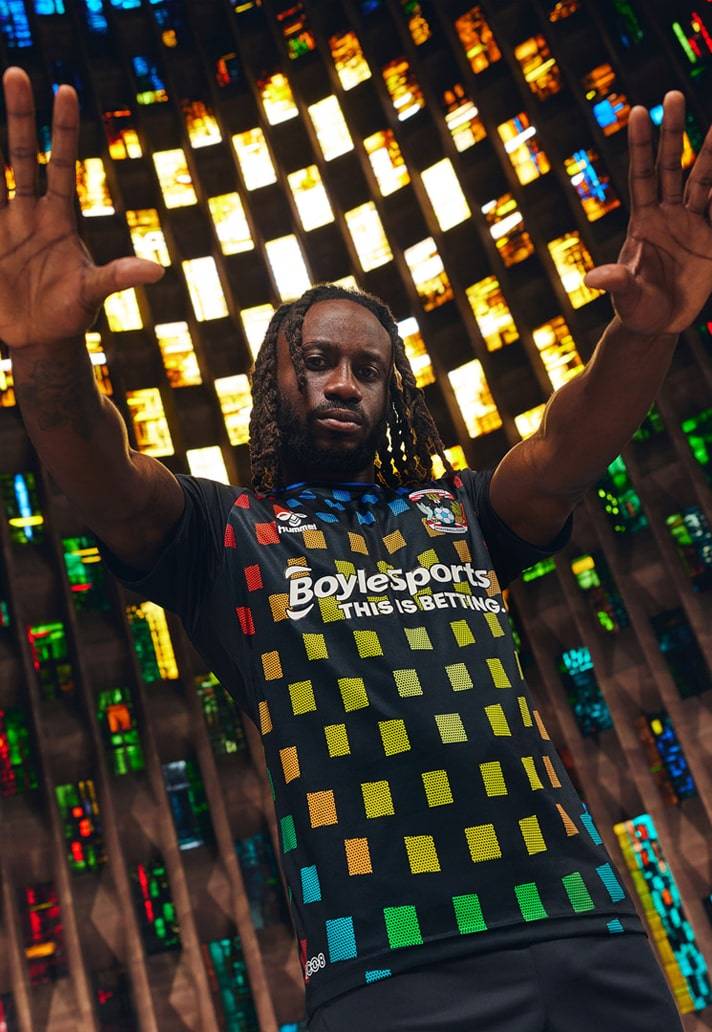 世界上最好的足球队服（本赛季哪支球队的三套球衣设计水平最高？这十大球队走在时尚前沿）