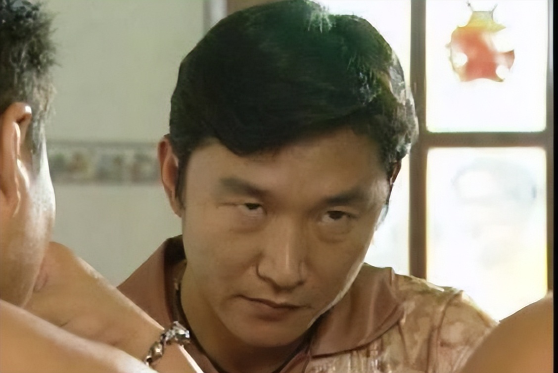 赵燕国彰：对女孩子动粗，你就不是个东西