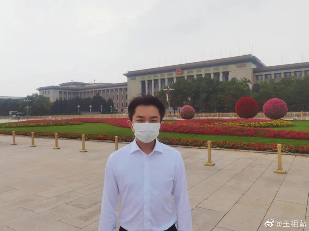 百位明星庆祝香港回归25周年，王祖蓝晒对比照，陈伟霆推新歌欢庆