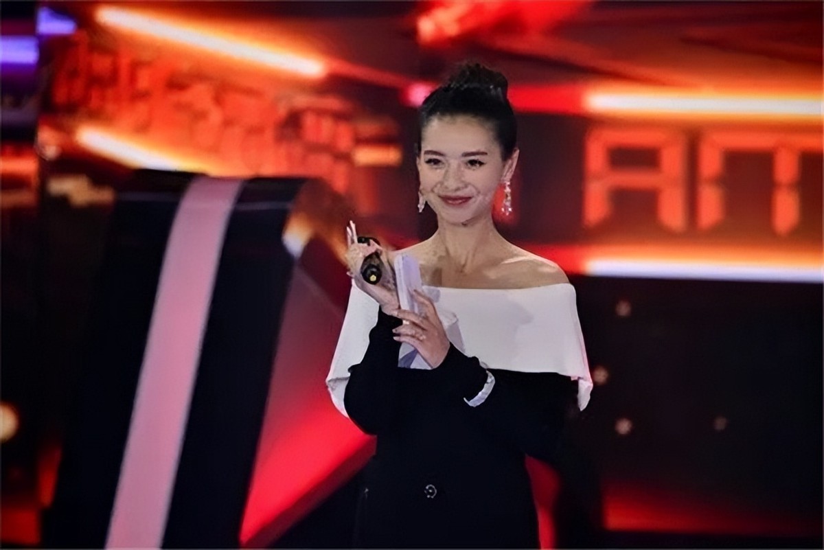 还记得主持人栗坤吗？如今她的近况如何？