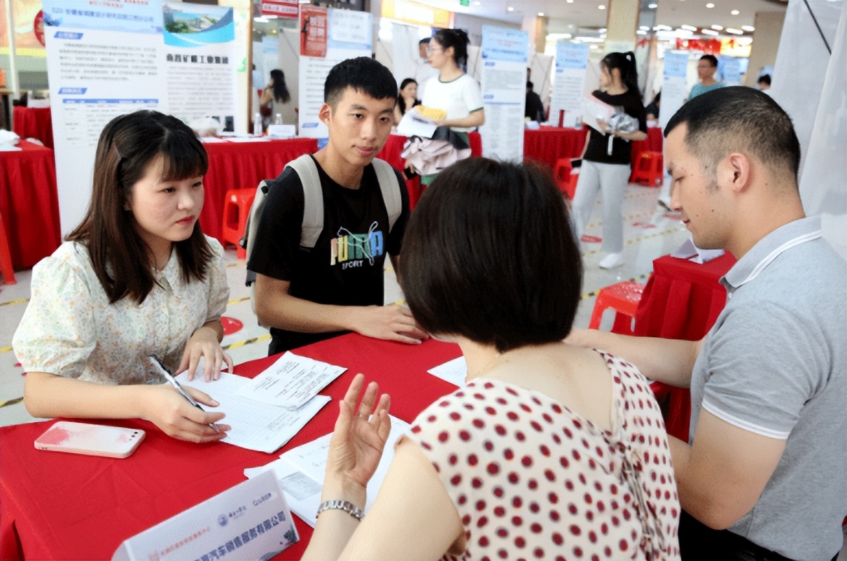 上大学时，比英语四六级还重要的证书，机智的学生早就已经报考了