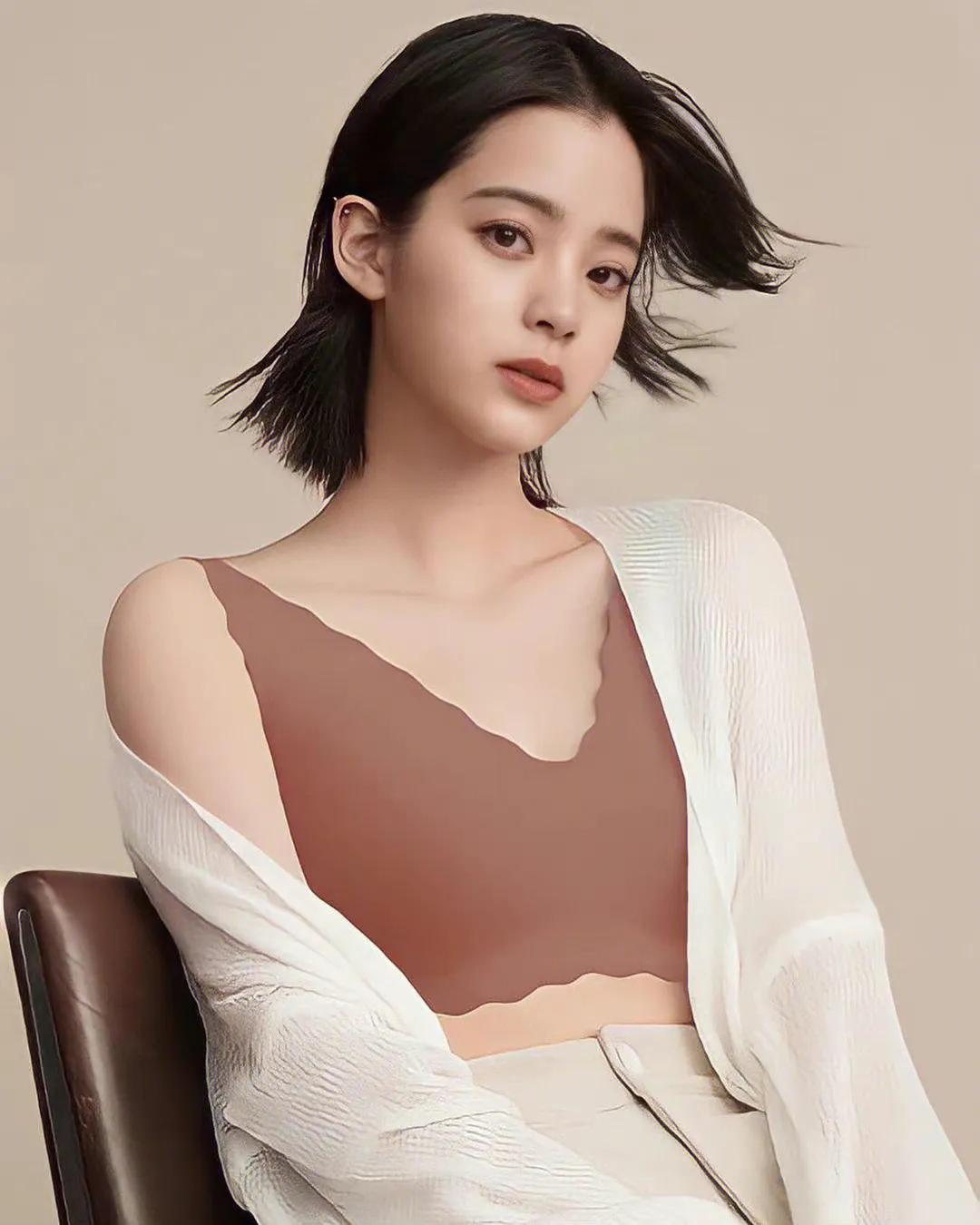 穿衣越来越大胆的女明星—欧阳娜娜(颜值不够,身材来凑?