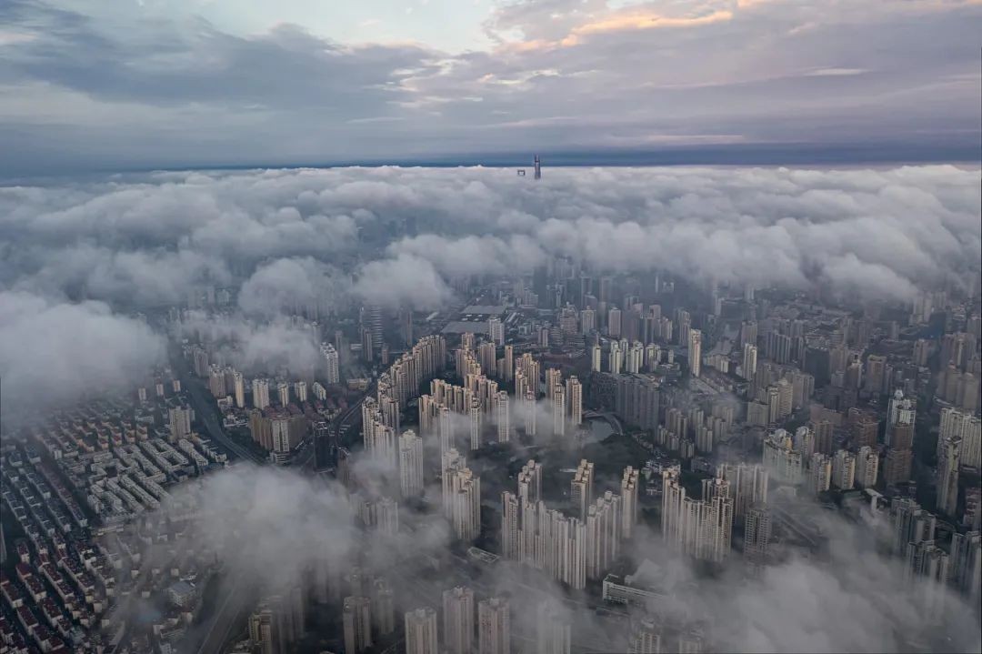 一边涨租，一边降薪，打工人逃离上海