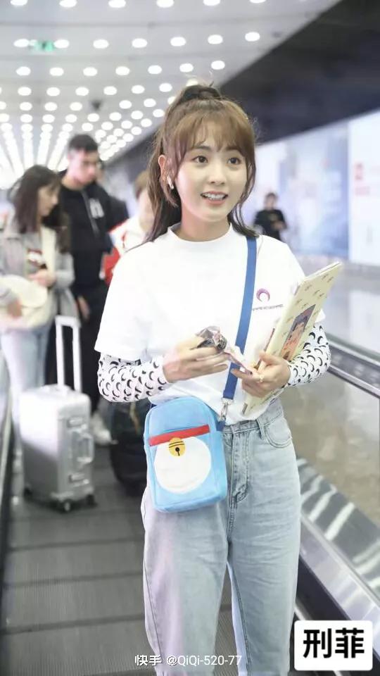二十位女星穿蓝色牛仔裤合集！谁穿搭最好看，评论区里给点评