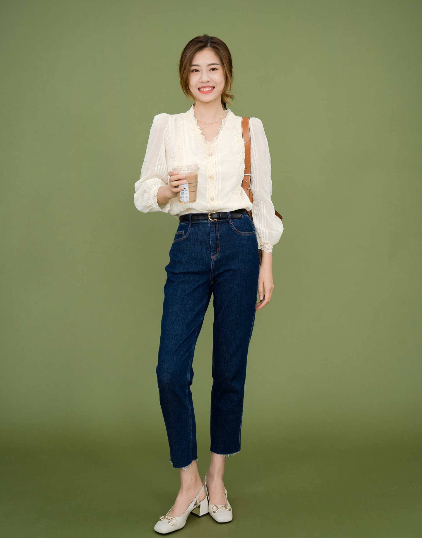 裤子下面不一定穿运动鞋,今年流行:裤子 乐福鞋,气质又显高