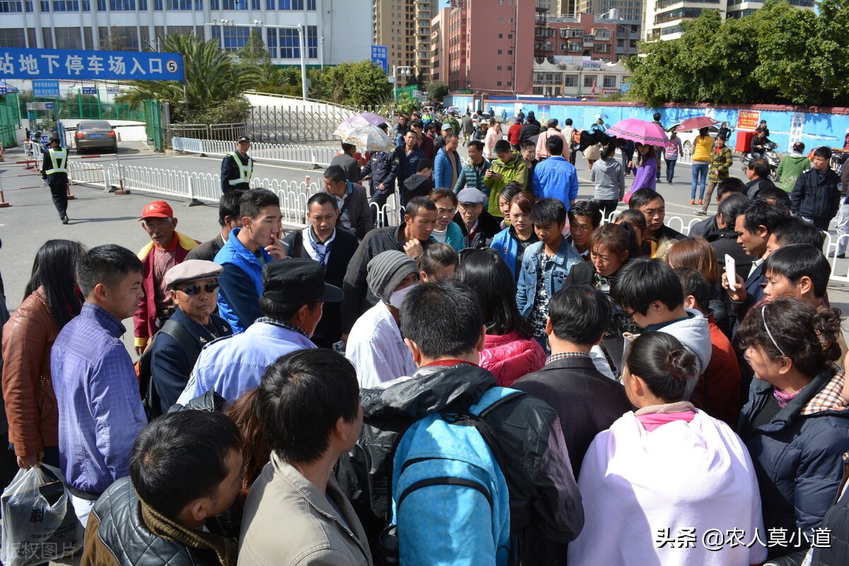 出现大病，可以申请大病救助吗？或者申请贫困户可以吗？