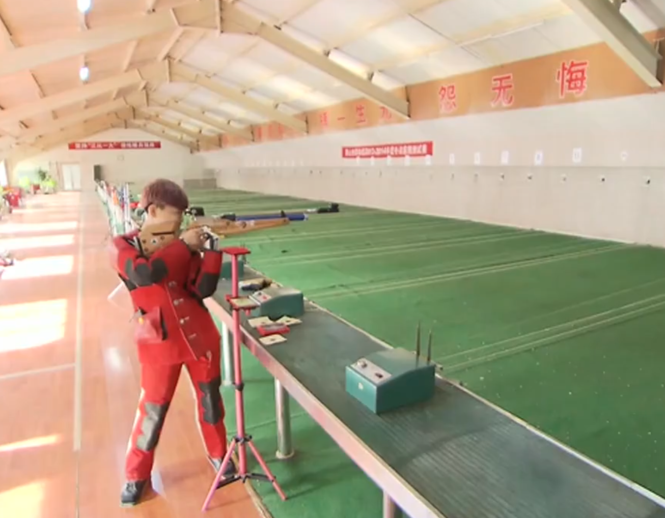 辽宁富家女：每天早饭300块，一双鞋穿三次就扔，喜欢和母亲对打