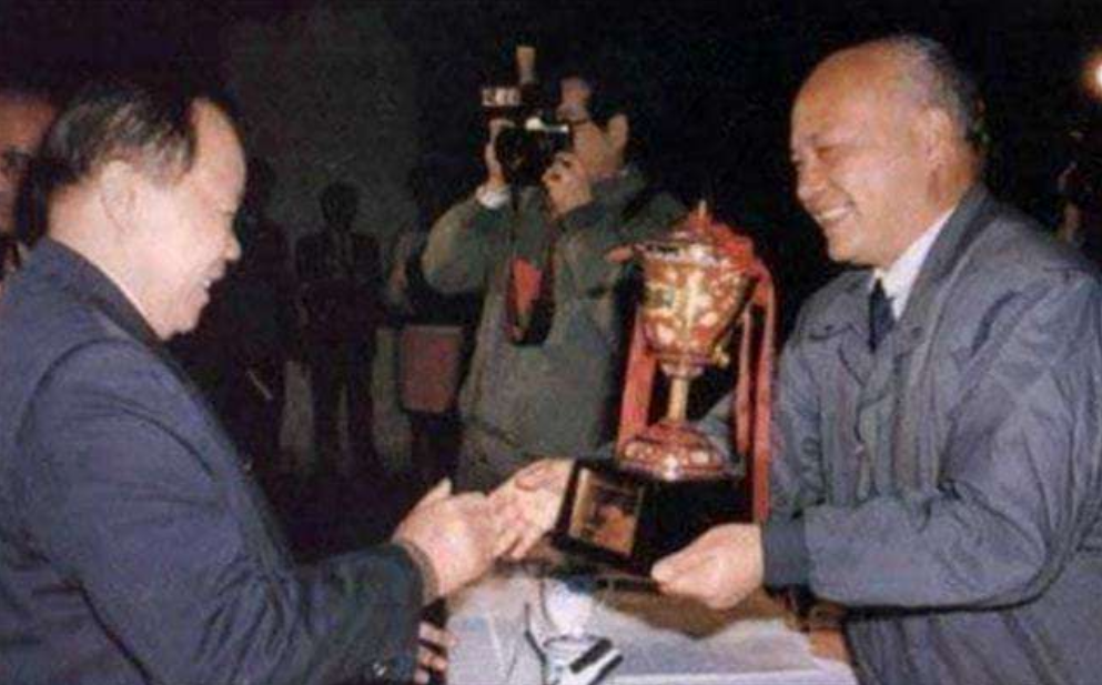 1996年，民革中央主席在家中遇害，凶手竟是一名武警战士，他是谁