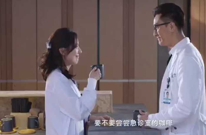 《白色强人2》今晚开播，三视帝两视后坐镇，真正的港剧王牌来了