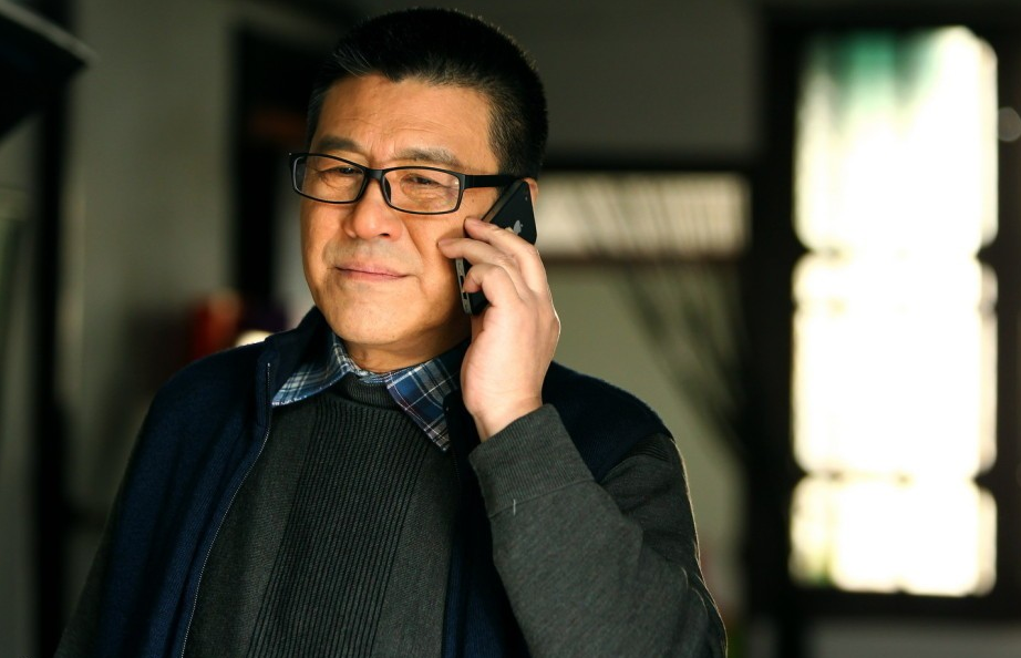 著名演员吕凉:童年坎坷,事业正兴双亲却意外去世,如今很是幸福