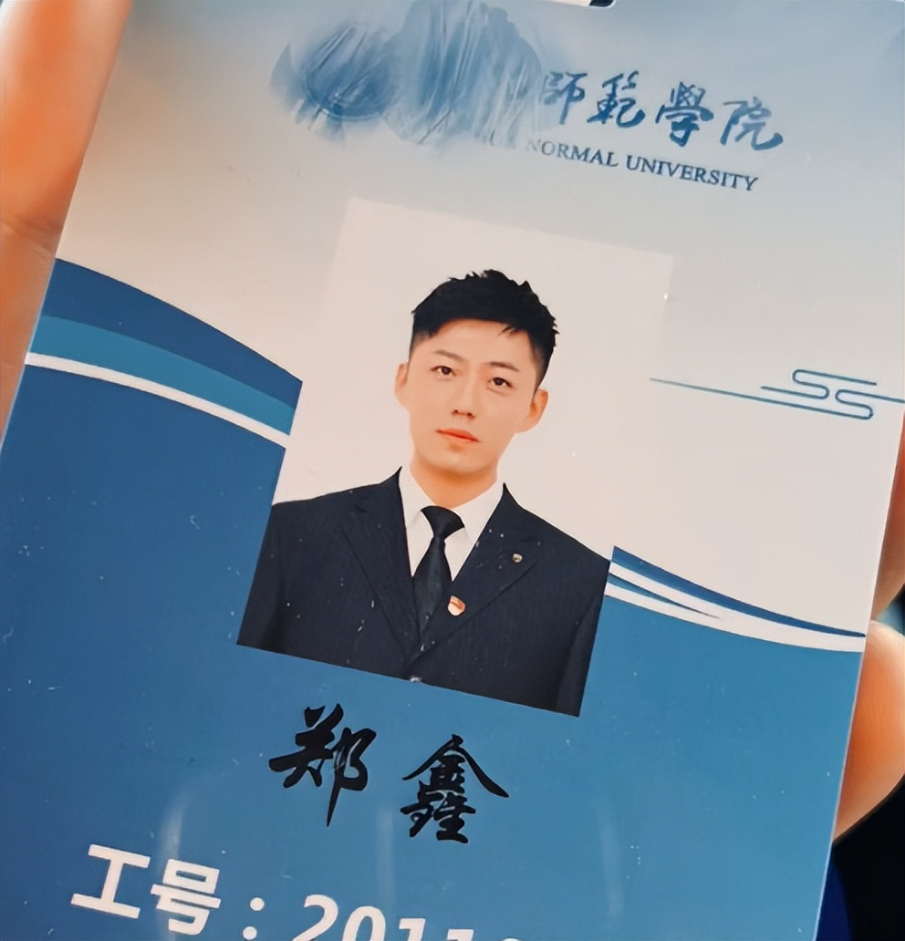 吉林一大学男教师走红，身高190身材如男模，堪称行走的招生简章