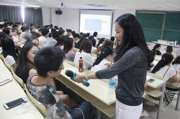 川大一男生女厕所偷拍，被开除学籍，10天内多所高校发生类似事件