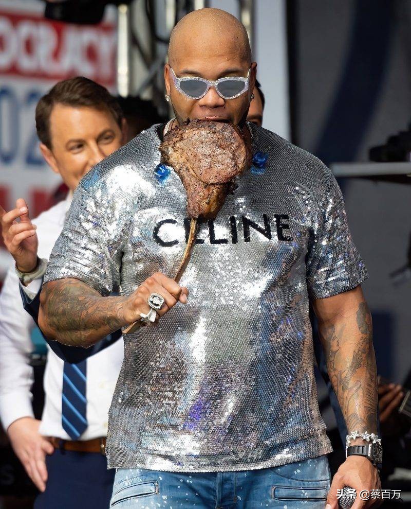 一件Celine亮片上衣，就能反映出土豪和模特儿穿时装的分别？