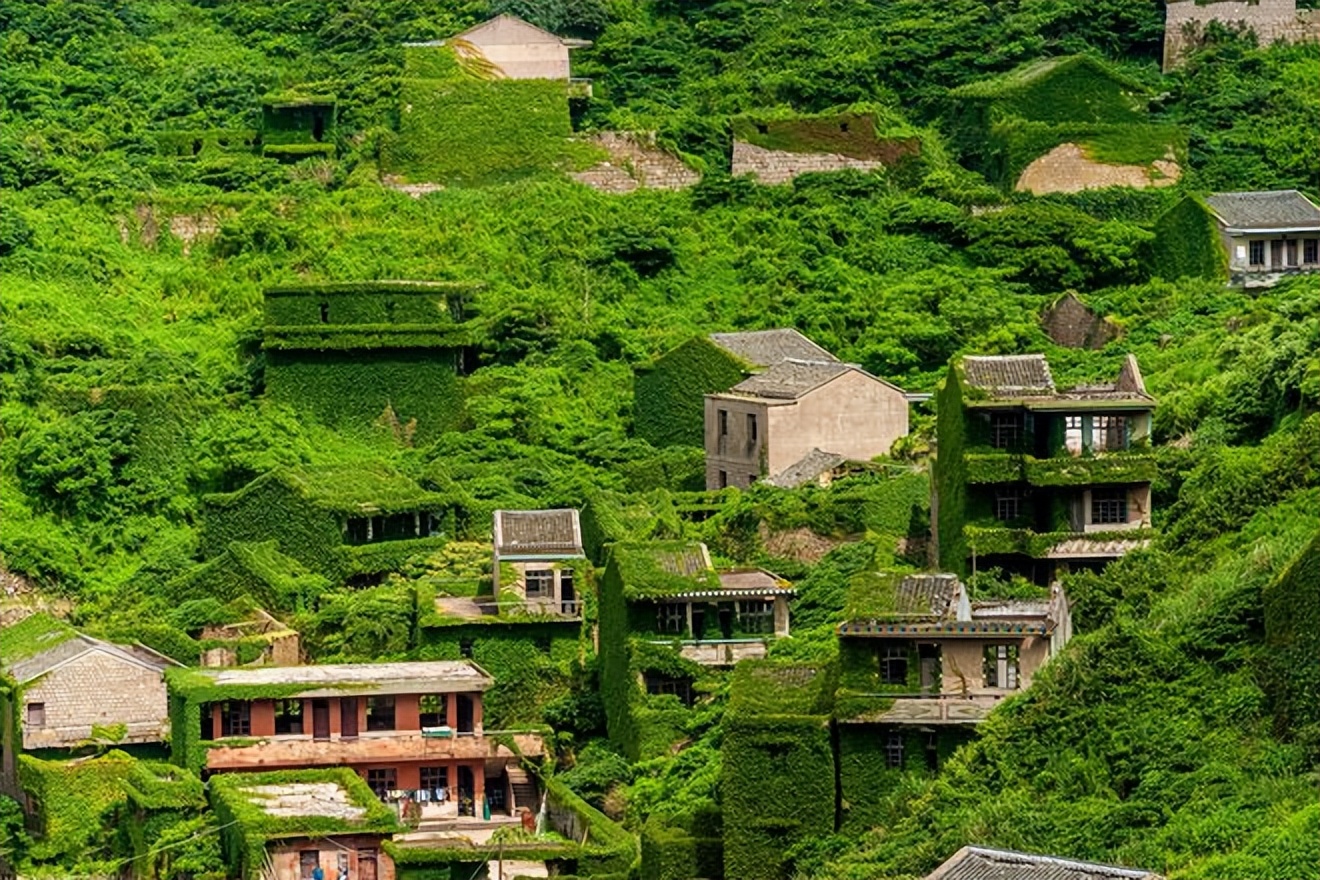 夏天哪里凉快适合旅游景点（夏天去哪里旅游凉快）