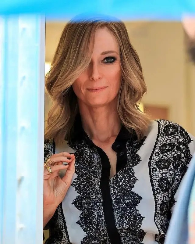 蒂尔达·斯文顿《纳尼亚传奇》剧照在电影《雌雄莫辨》中饰演ella