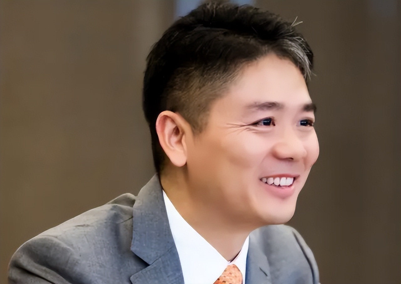 nba四双都有哪些球员（刘强东：四个女人，三次恋爱，都让他的生活发生了翻天覆地的变化）-趣拿体育