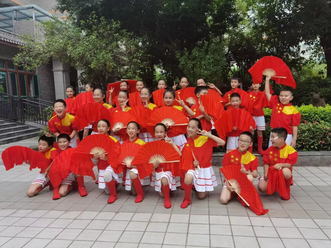 华阳实小举行“童星耀五月·艺术绽花开”群舞比赛（三四年级）