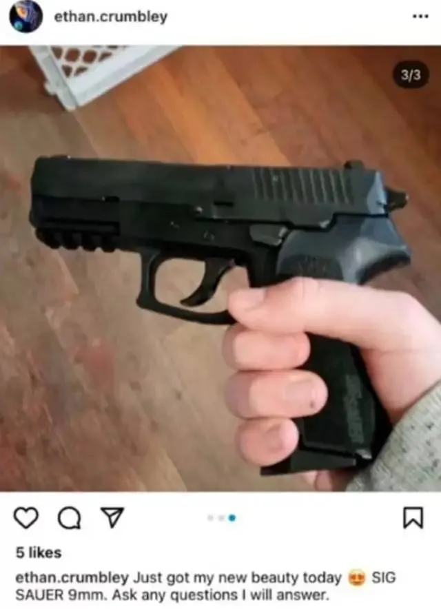 圣诞礼物：枪和枪击案……