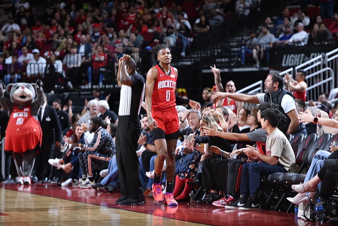 今天nba马刺vs火箭录像(马刺险胜火箭，小马丁三分刷框而出，球迷：湖人老铁我火已尽力啦)