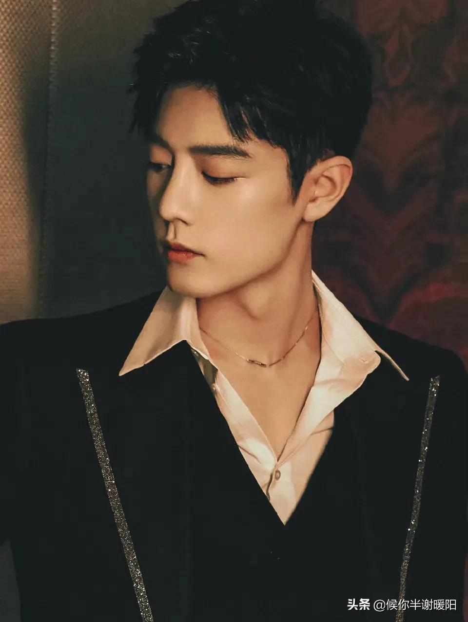 最适合戴项链的几位男明星：王一博李现霸气，肖战精致又矜贵