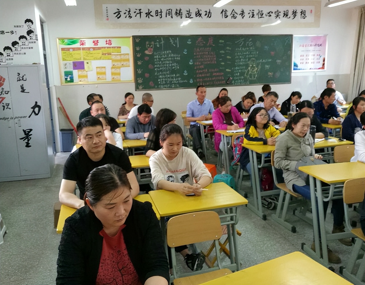 毕业多年后才发现，班级中混得最好的一直是2类学生，这1种没出息