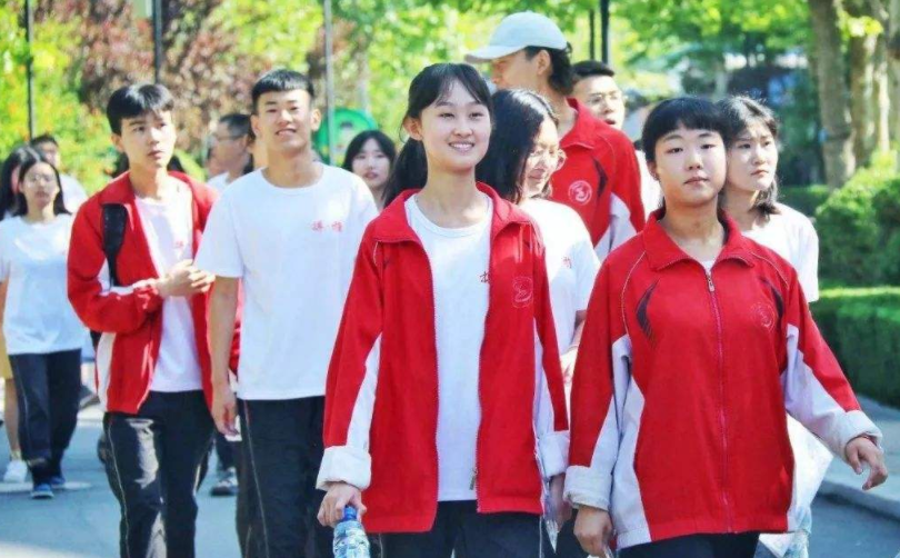 2022中国大学排名大洗牌，北大荣登榜首众望所归，武大挤进前五名