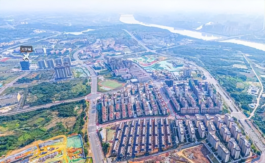 毕竟岷东新区是作为眉山城市发展"坚定北上,突出东进,全域融入"战略的