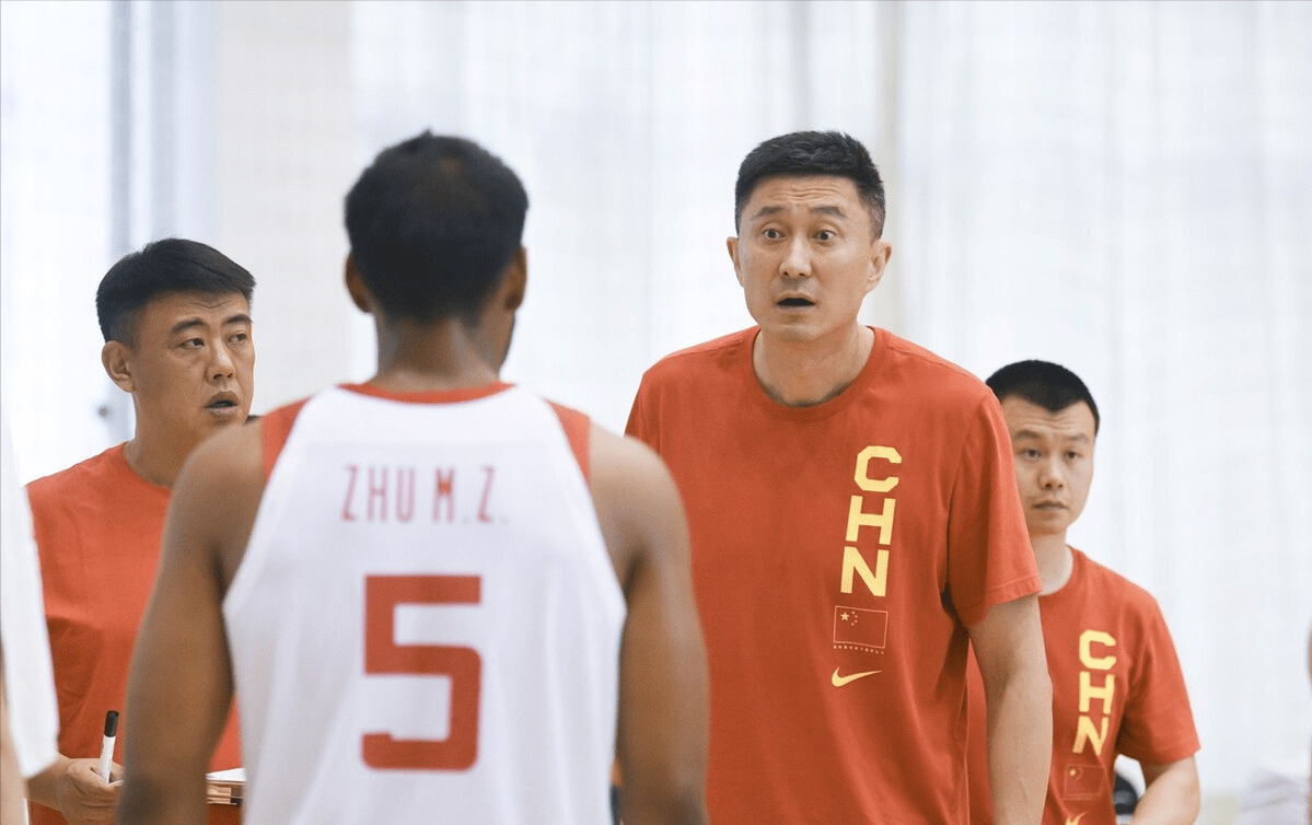 nba二三号位摇摆人有哪些（胡闹？将近一半竟然都是后卫！杜锋将带来一支颠覆传统的国家队？）
