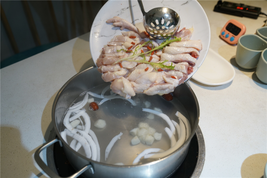 自驾海南，探寻雨林秘境，黎族村落到茶园深处，4天3晚游玩全攻略