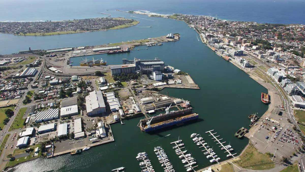 �з����ƶ��аĹ�ϵ�ȶ���չ������Ը���й��ɿ�������ʯ��Ӧ��