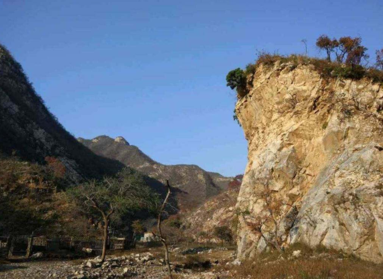 2008年北京教师任铁生爬山失踪，多方搜寻未果，留下纸条疑点重重